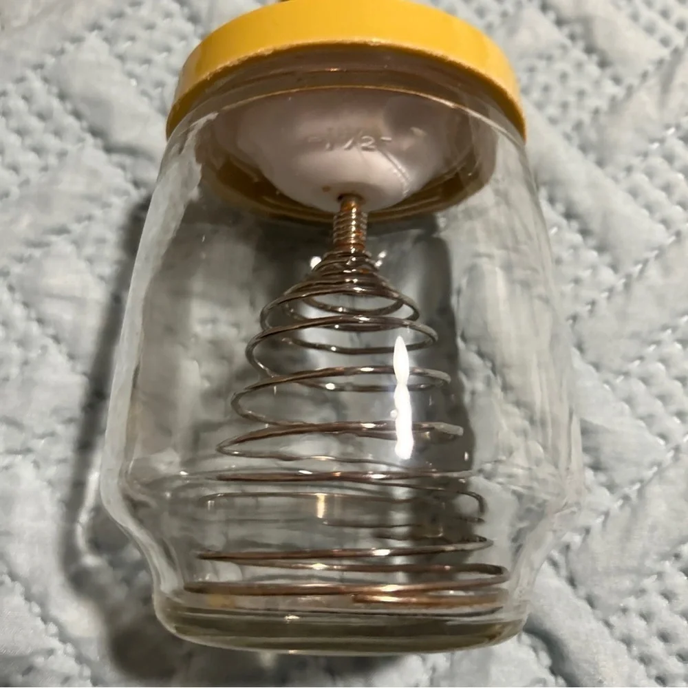 Vintage Federal Housewares Chicago Egg Beater Yellow/Glass Measure